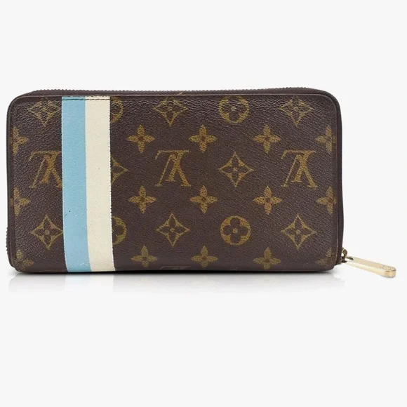 Louis Vuitton 'XL' Wallet - Picture 2 of 11